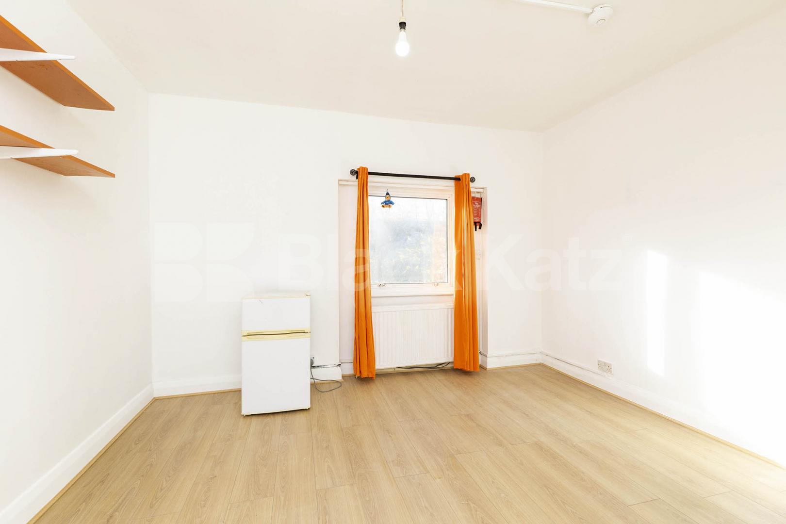 Recently decorated two double bedrooms within a period house in Camden Rochester Road, Camden